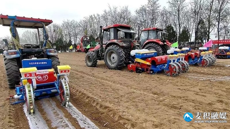 全喂入脱粒机材质解析：材质选择与性能影响